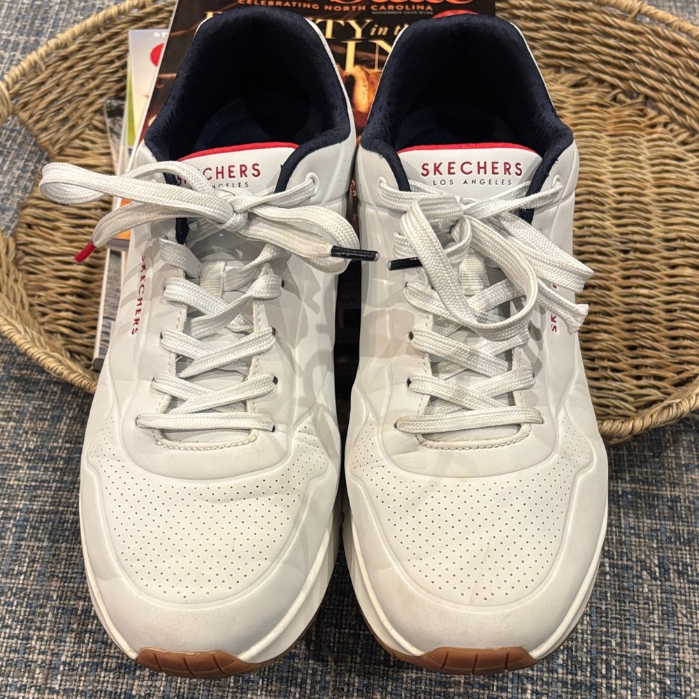 Skechers Men's Sneakers size 10. Air-Cooled Memory Foam inserts. Barely worn.